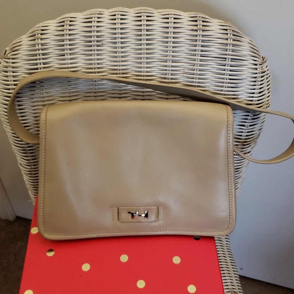 Tommy Hilfiger beige purse